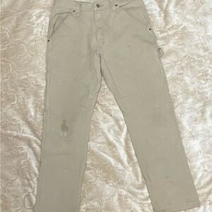 These Wrangler cargo pants are previously loved but in good condition.